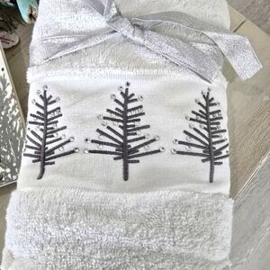 Rhinestone Christmas Tree bathroom Towels 2 pk. *New*